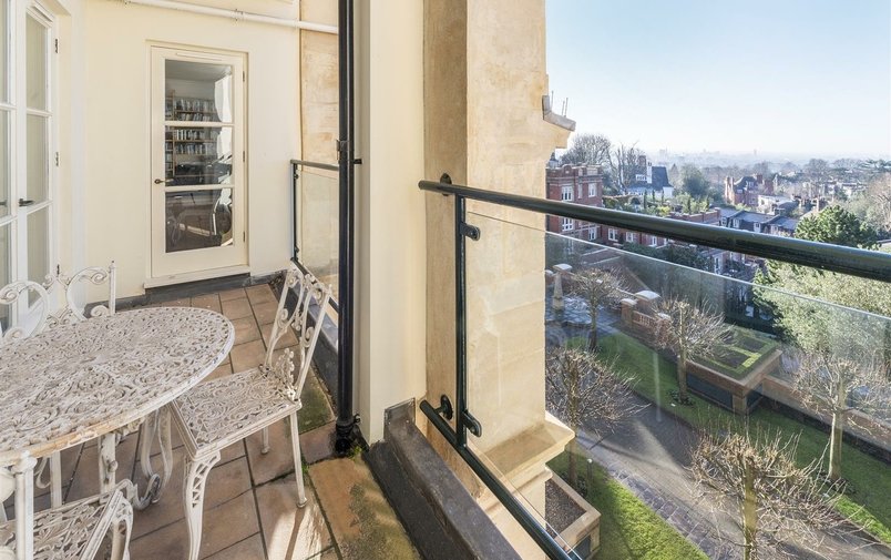 Flat for sale in Frognal Rise, Hampstead Village