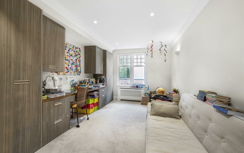 Flat for sale in Frognal Rise, Hampstead Village