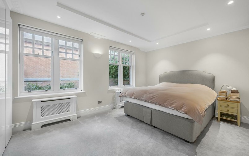Flat for sale in Frognal Rise, Hampstead Village