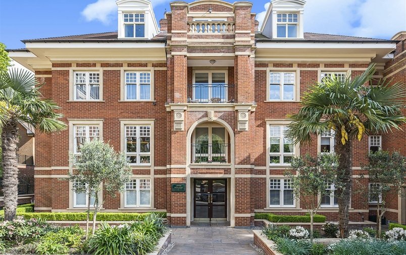 Flat for sale in Frognal Rise, Hampstead Village