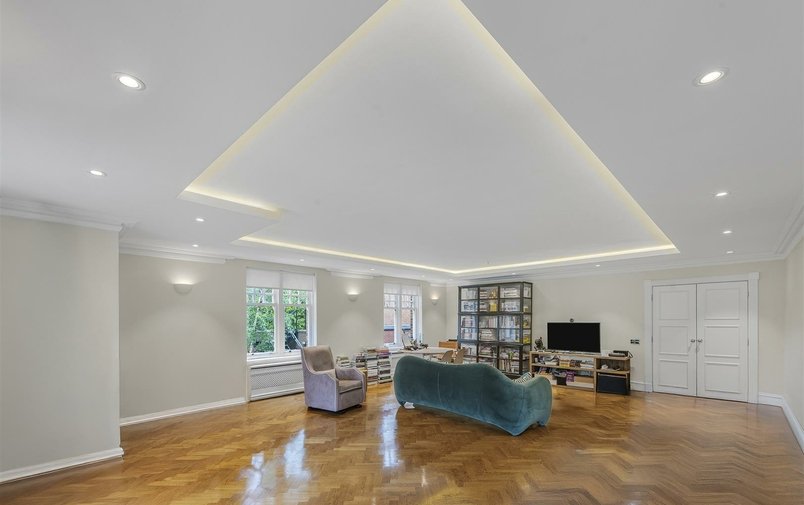 Flat for sale in Frognal Rise, Hampstead Village