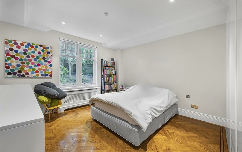 Flat for sale in Frognal Rise, Hampstead Village