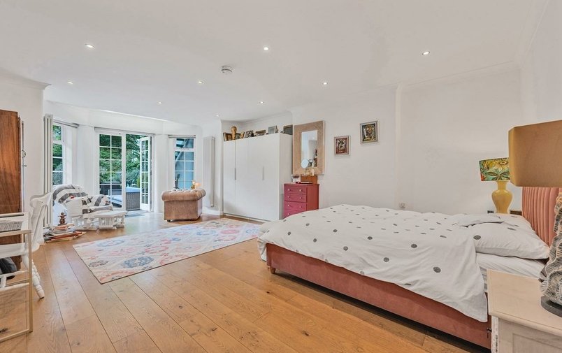 Flat for sale in Belsize Park Gardens, Belsize Park