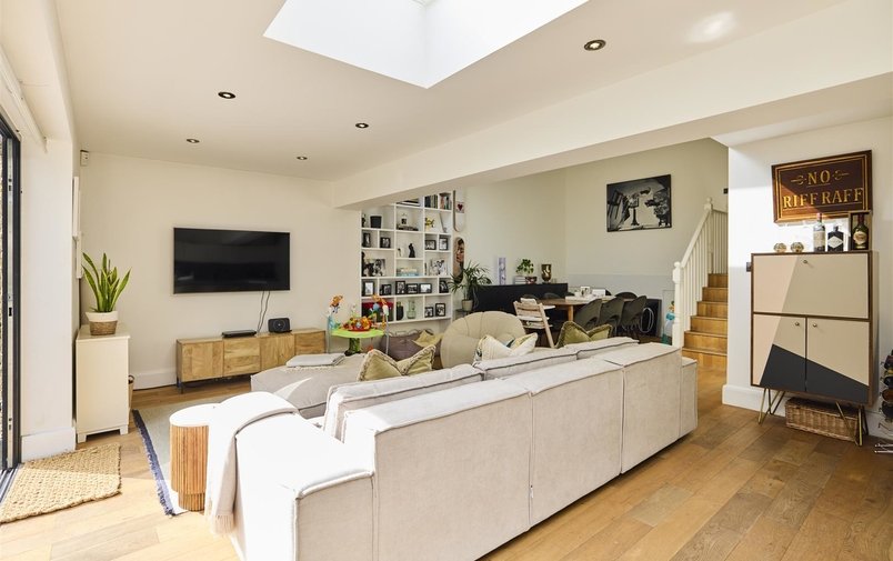 Flat for sale in Chatsworth Road, Mapesbury