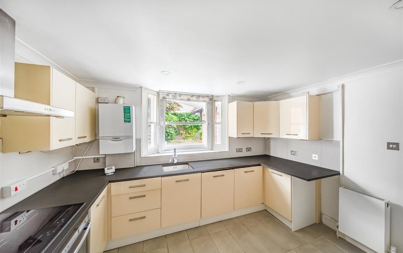 Flat for sale in Fitzjohn's Avenue, Hampstead