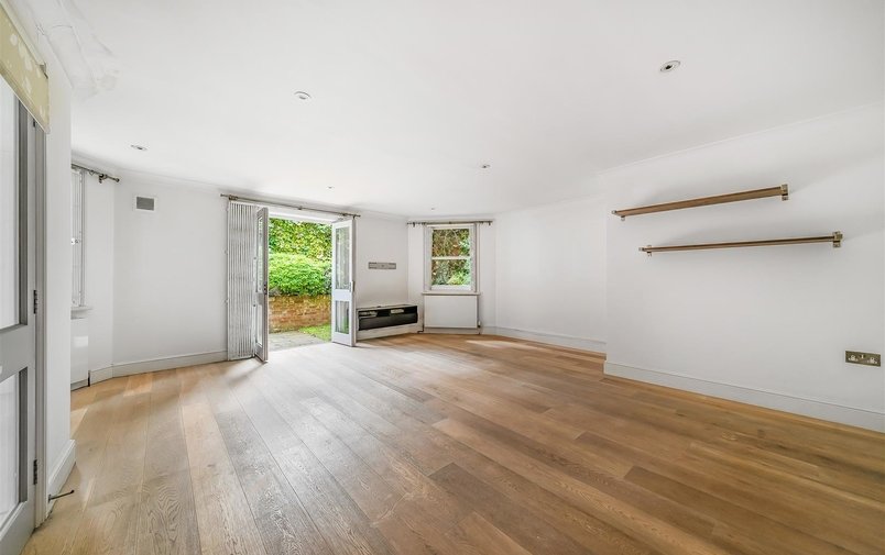 Flat for sale in Fitzjohn's Avenue, Hampstead