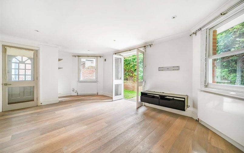 Flat for sale in Fitzjohn's Avenue, Hampstead