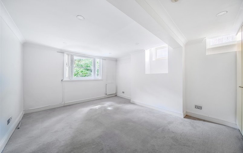 Flat for sale in Fitzjohn's Avenue, Hampstead