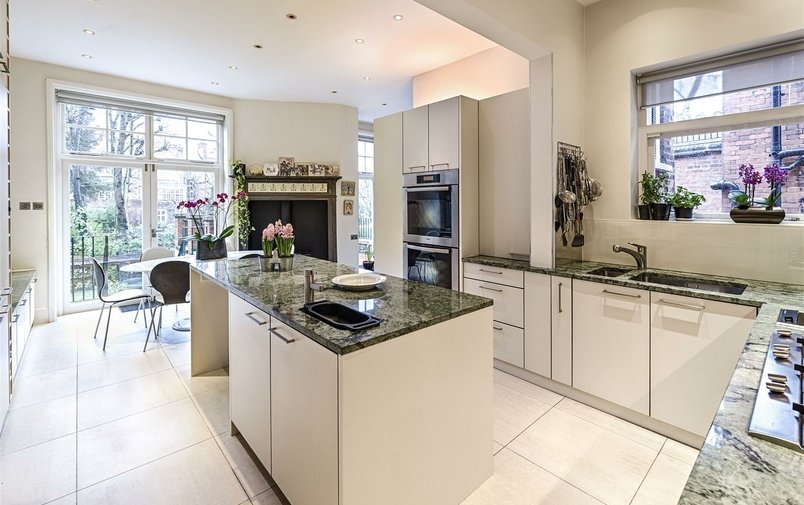 Flat for sale in Hollycroft Avenue, Hampstead