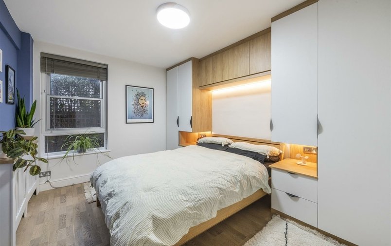 Flat for sale in Lyndhurst Gardens, Hampstead