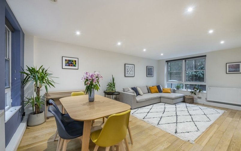 Flat for sale in Lyndhurst Gardens, Hampstead