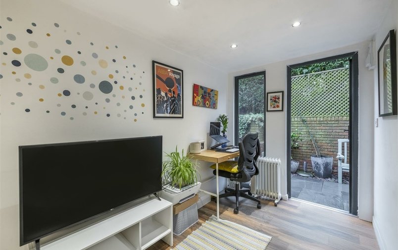 Flat for sale in Lyndhurst Gardens, Hampstead