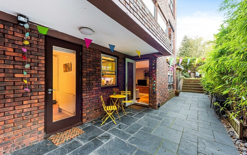 Flat for sale in Lyndhurst Gardens, Hampstead