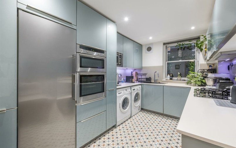 Flat for sale in Lyndhurst Gardens, Hampstead