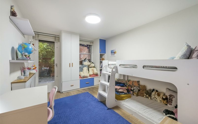 Flat for sale in Lyndhurst Gardens, Hampstead