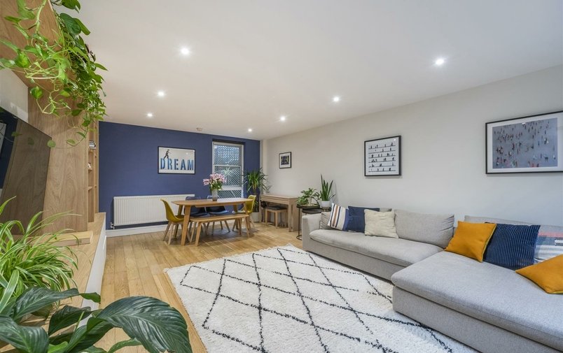 Flat for sale in Lyndhurst Gardens, Hampstead