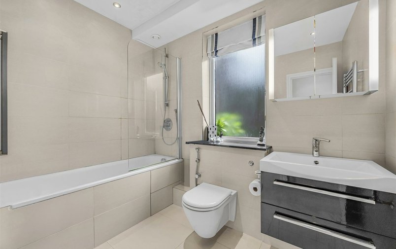 Flat for sale in Oakhill Avenue, Hampstead