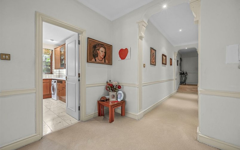 Flat for sale in Oakhill Avenue, Hampstead