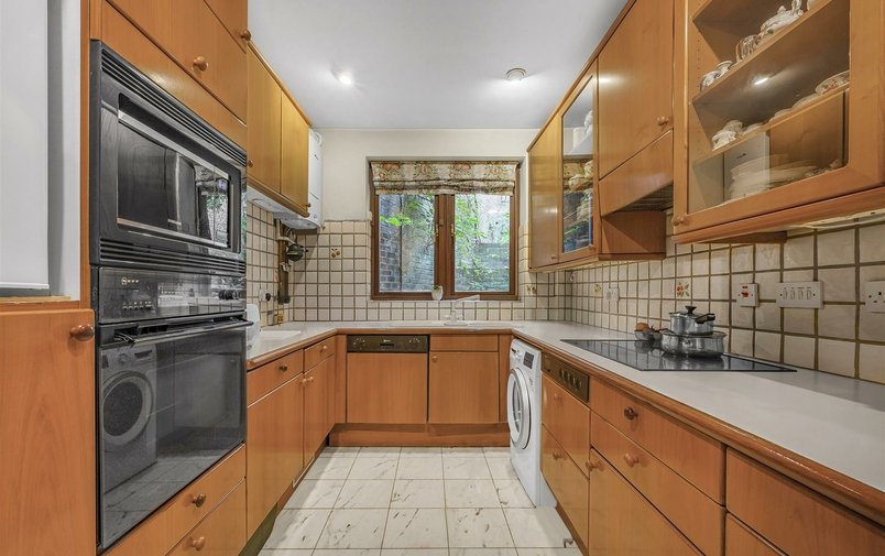 Flat for sale in Oakhill Avenue, Hampstead