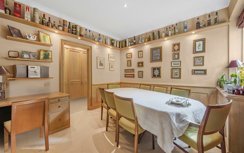 Flat for sale in Oakhill Avenue, Hampstead