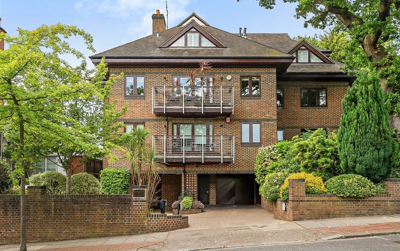 Flat for sale in Oakhill Avenue, Hampstead