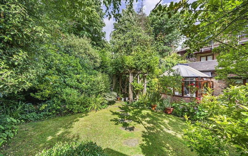Flat for sale in Oakhill Avenue, Hampstead