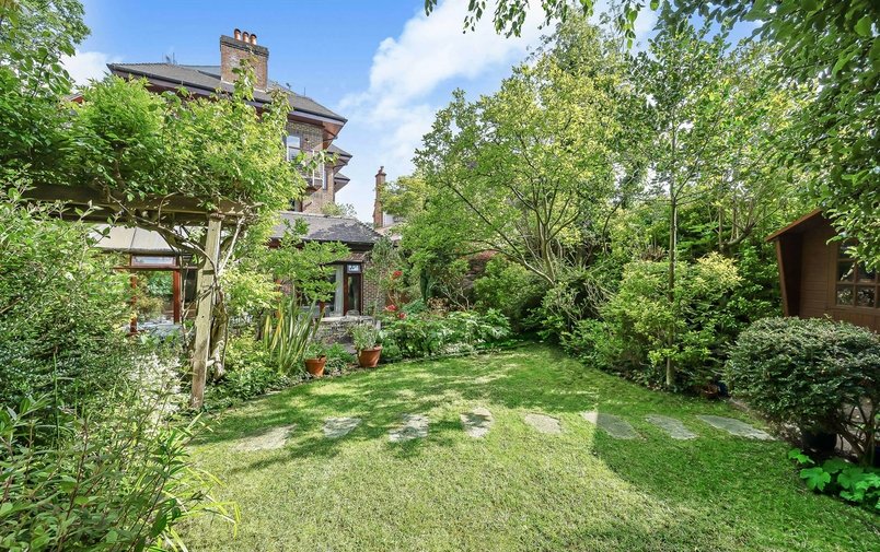 Flat for sale in Oakhill Avenue, Hampstead