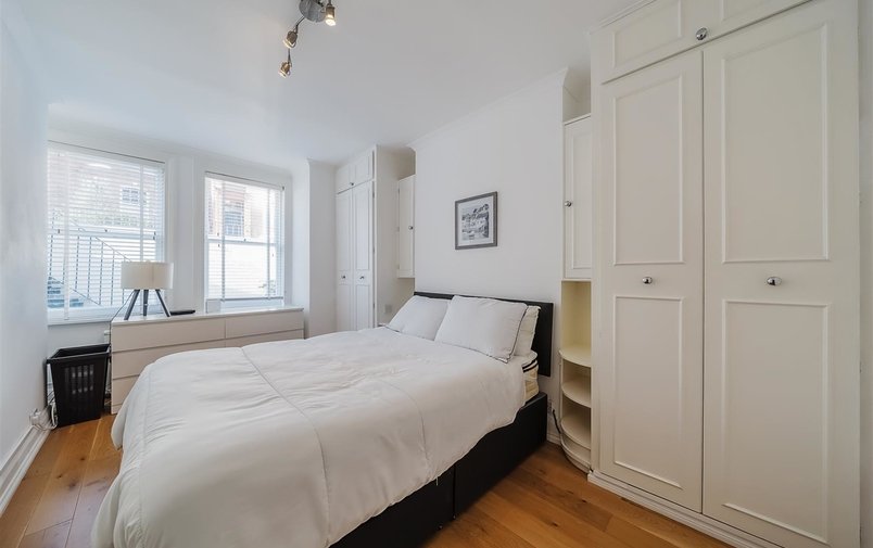 Flat for sale in Garden Apartment, Willoughby Road, Hampstead Village