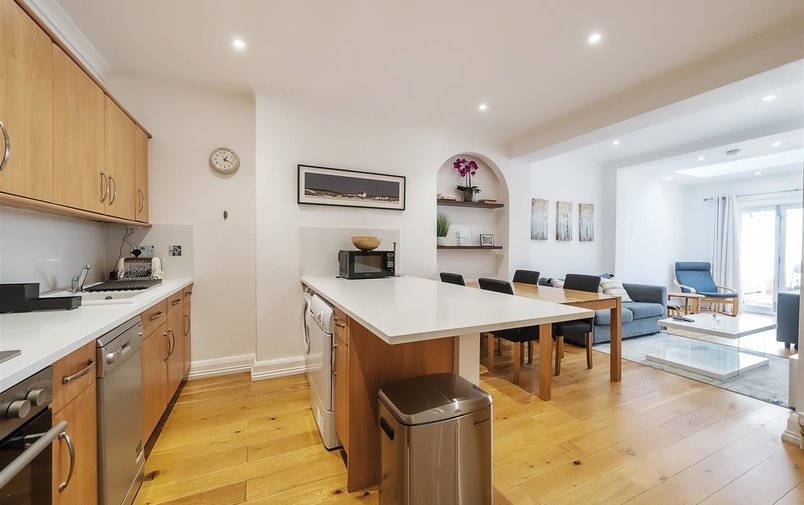 Flat for sale in Garden Apartment, Willoughby Road, Hampstead Village