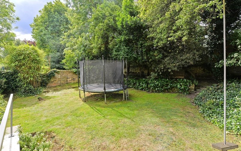 Flat Sold in Garden Flat, Rosslyn Hill, Hampstead, NW3 TK International