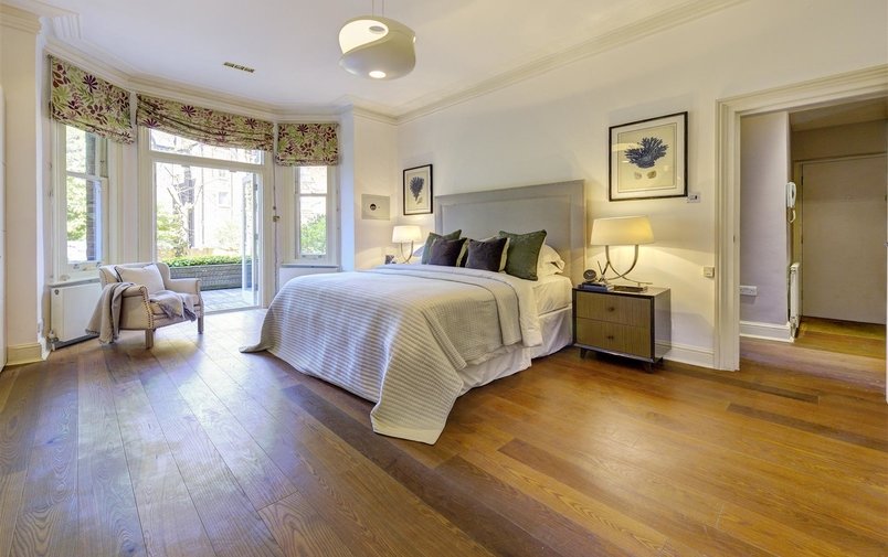 Flat for sale in Netherhall Gardens, Hampstead