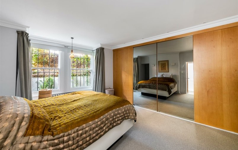 Flat for sale in Willoughby Road, Hampstead Village