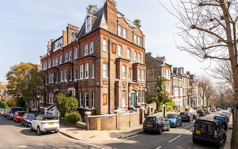 Flat for sale in Willoughby Road, Hampstead Village