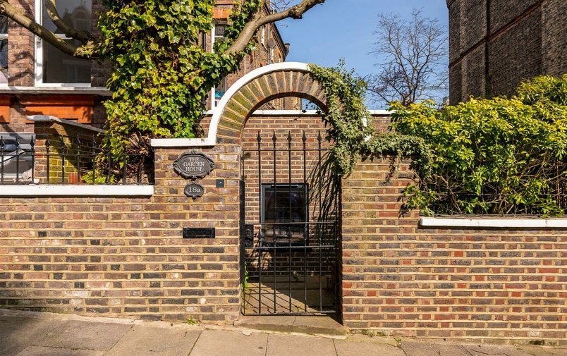 Flat for sale in Willoughby Road, Hampstead Village