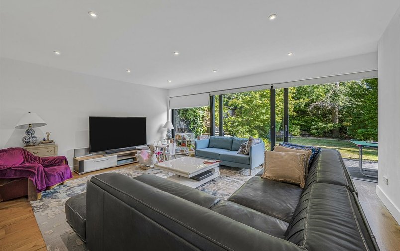 House for sale in Golders Park Close, Golders Hill Park