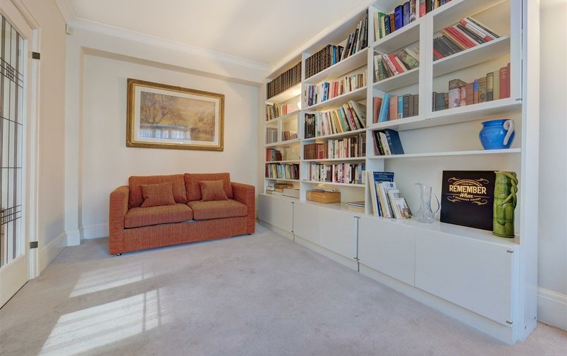 House for sale in Harman Drive, The Hocrofts