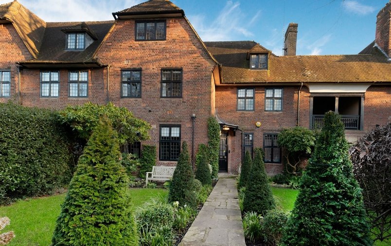 House for sale in Heath Close, Hampstead Garden Suburb