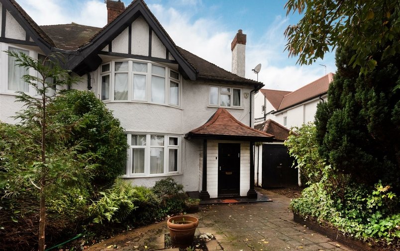 House for sale in Hodford Road, Golders Green