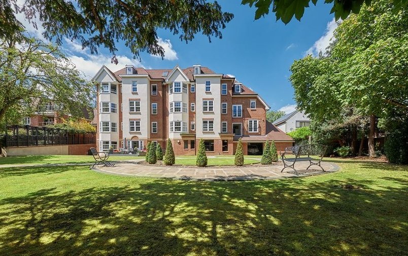 Flat for sale in Holders Hill Road, Hendon