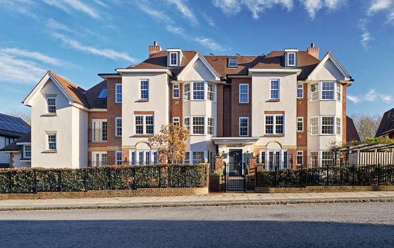 Flat for sale in Holders Hill Road, Hendon