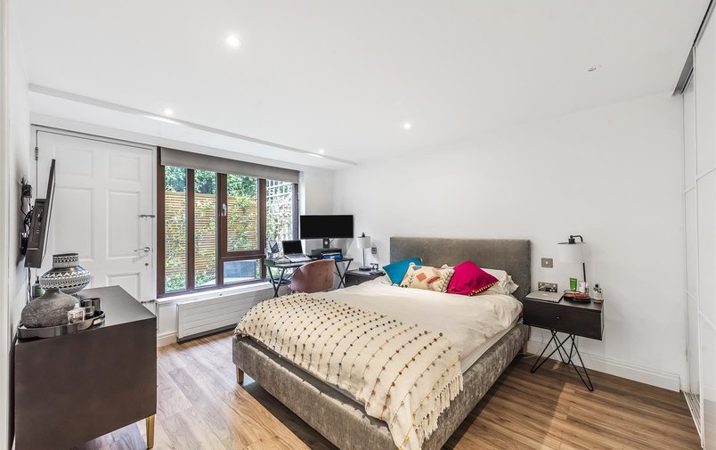 Flat for sale in Holly Bush Vale, Hampstead Village