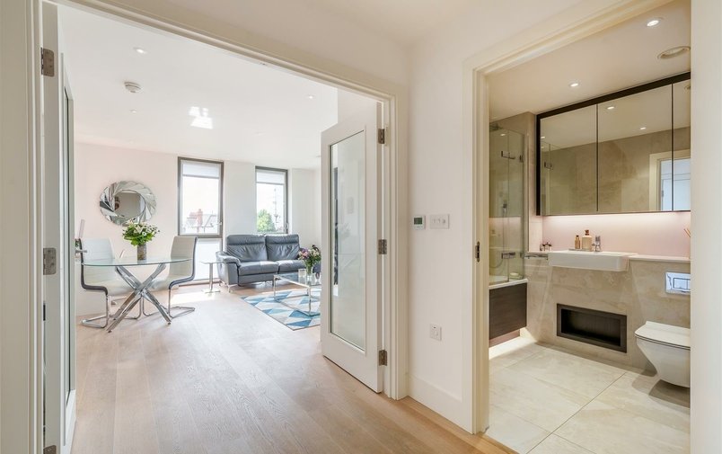 Flat for sale in Kidderpore Avenue, Hampstead