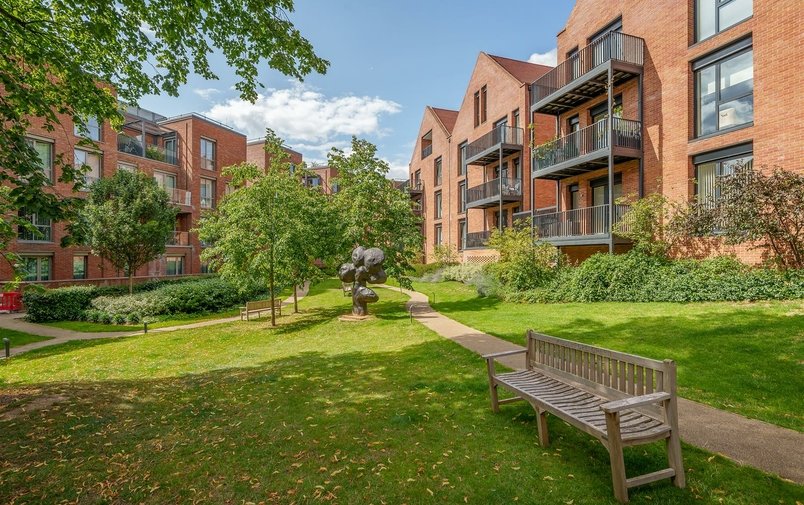 Flat for sale in Kidderpore Avenue, Hampstead