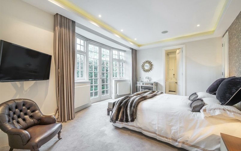 Flat for sale in Kidderpore Avenue, Hampstead