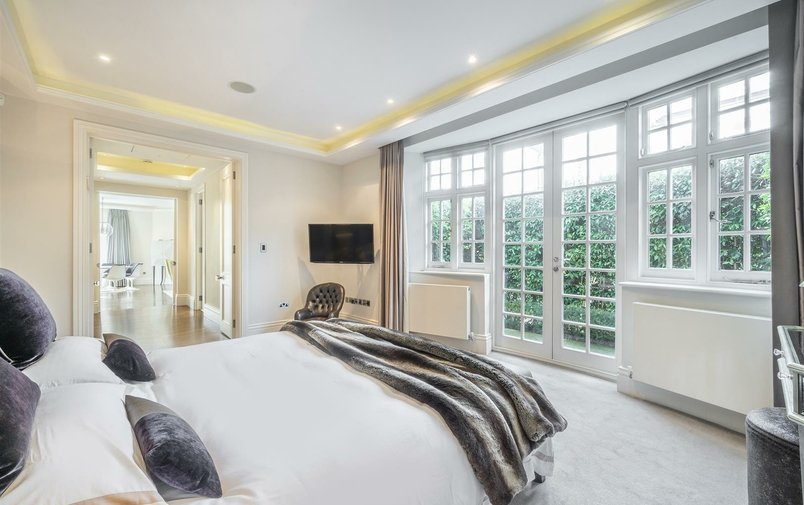 Flat for sale in Kidderpore Avenue, Hampstead