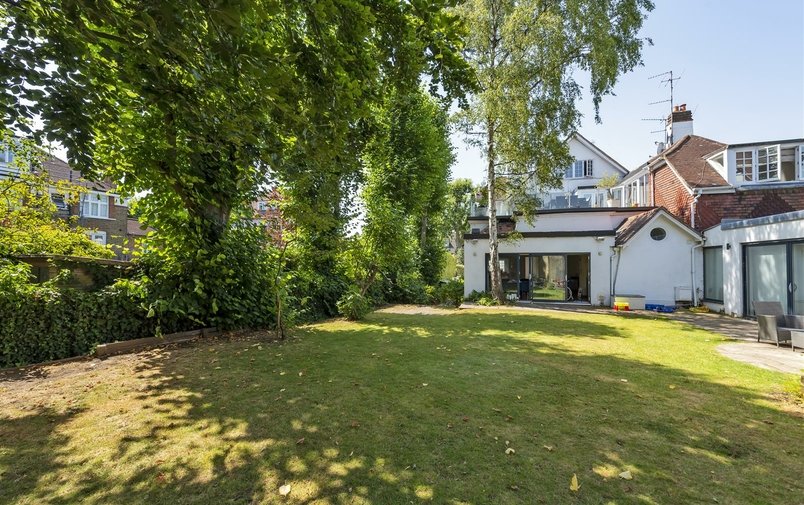 Flat for sale in Kidderpore Avenue, Hampstead
