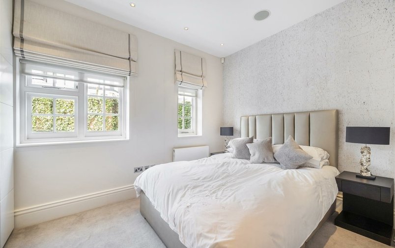 Flat for sale in Kidderpore Avenue, Hampstead