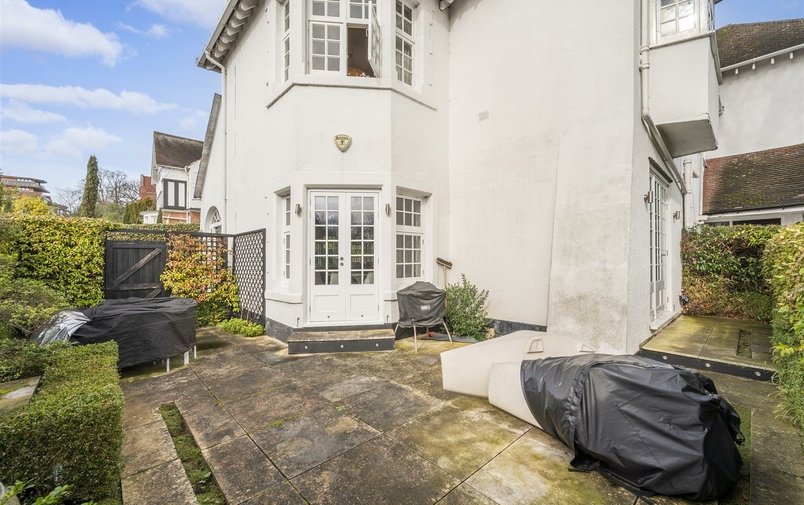 Flat for sale in Kidderpore Avenue, Hampstead