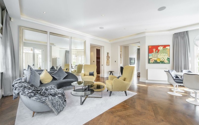 Flat for sale in Kidderpore Avenue, Hampstead