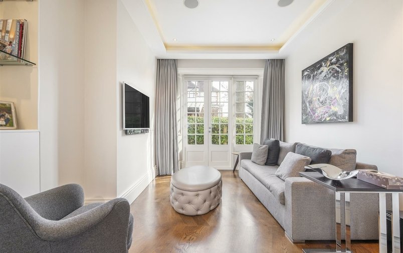 Flat for sale in Kidderpore Avenue, Hampstead